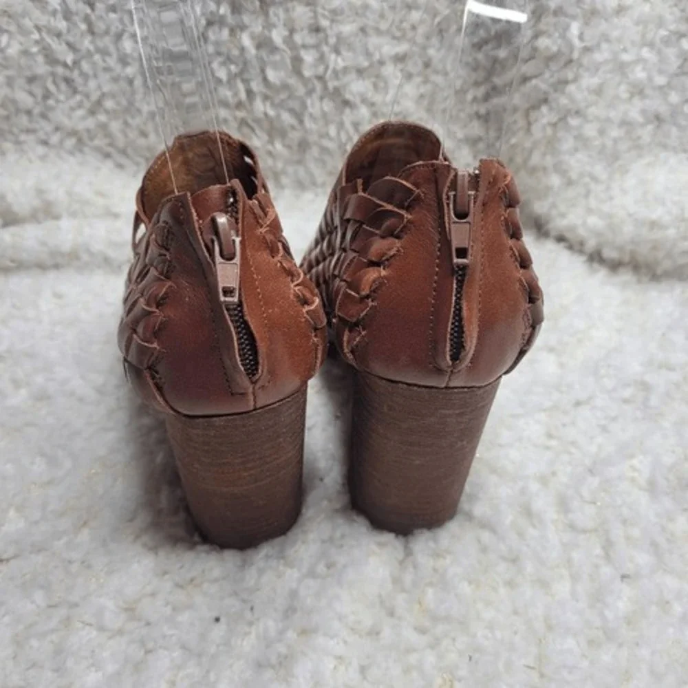 Jeffrey Campbell Brown Basket Woven Leather‎ Peep-toe Booties sz 7.5